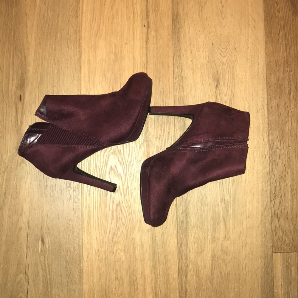 Suede Size 9 heels. Maroon